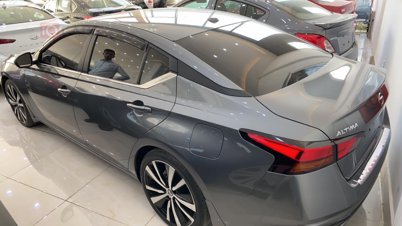 نيسان ألتيما